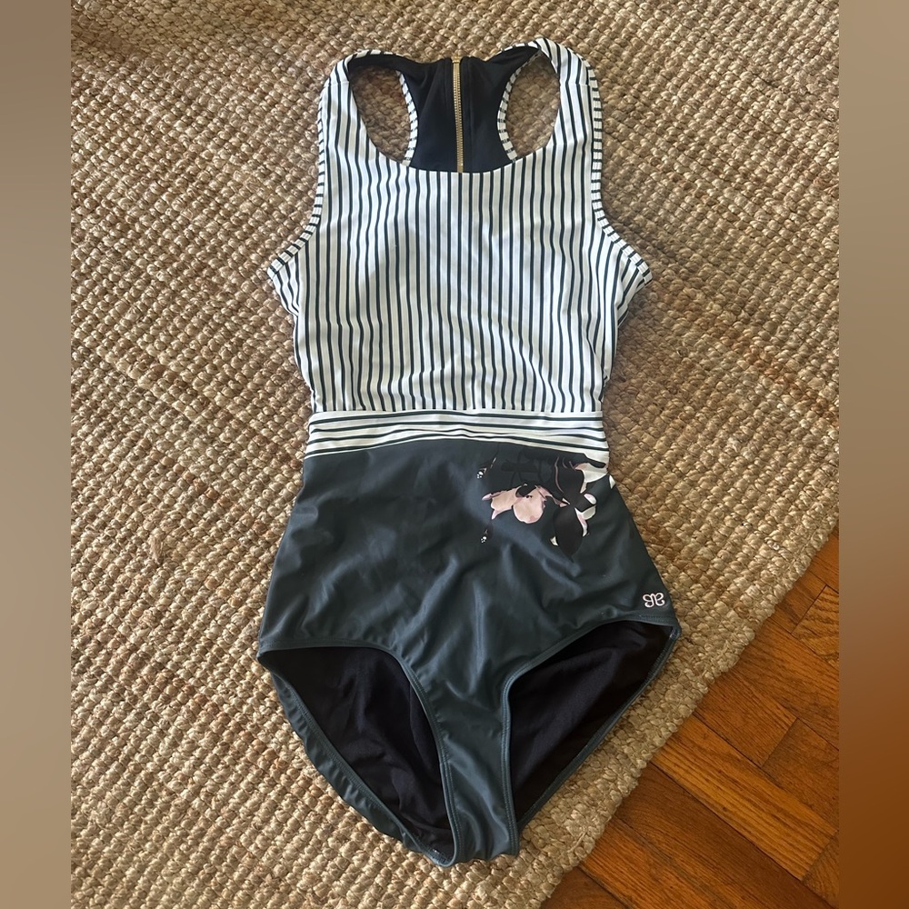 NEW WITHOUT TAGS ALBION FIT BON VOYAGE ONE-PIECE SWIMSUIT Women’s XL